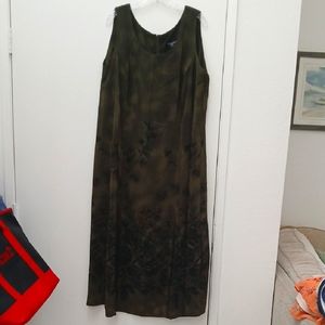 Elegant Dark Green Floral Sleeveless Dress NWOT